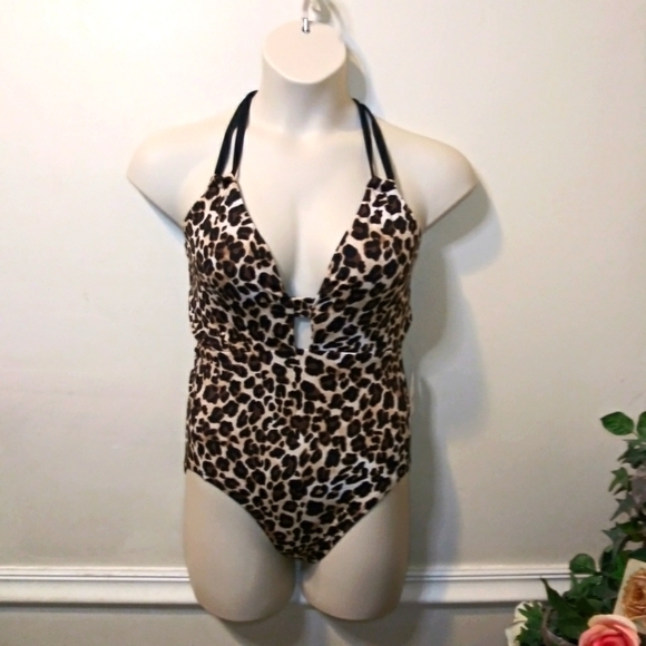 Time And Tru Sexy Keyhole Front Leopard Print One Piece Swimsuit - Picture 14 of 15